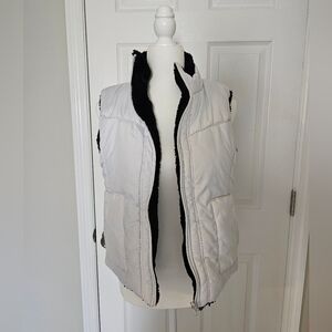 KC Collections Women's Reversible White and Black Fur Vest‎ Size M